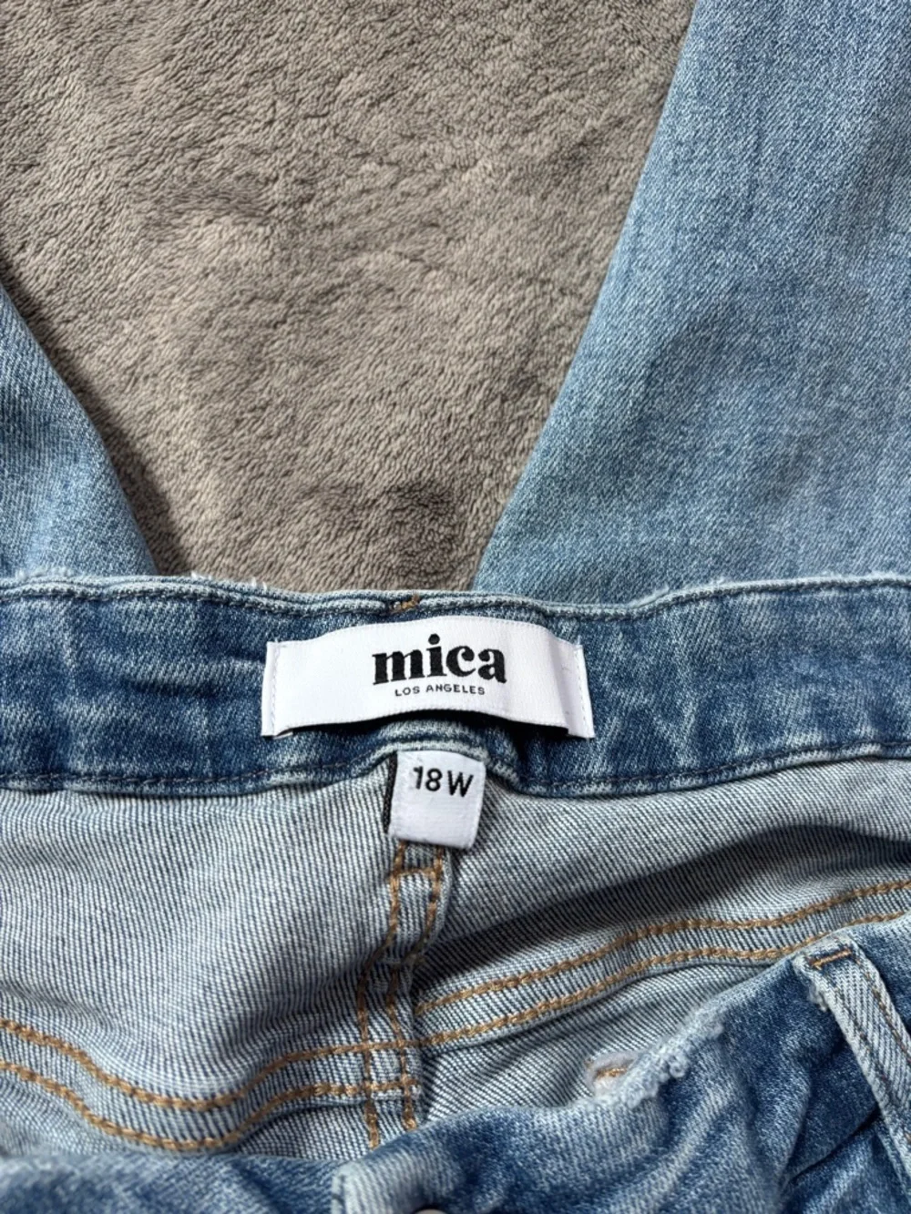 Mica Light Wash Frayed Hem Cropped Jeans - Picture 3 of 4